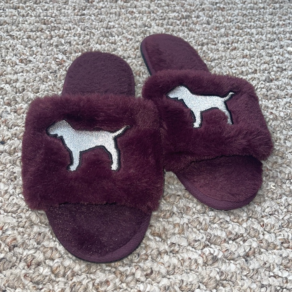 VS PINK SLIPPERS (used/worn) in great condition! Selling for $16
